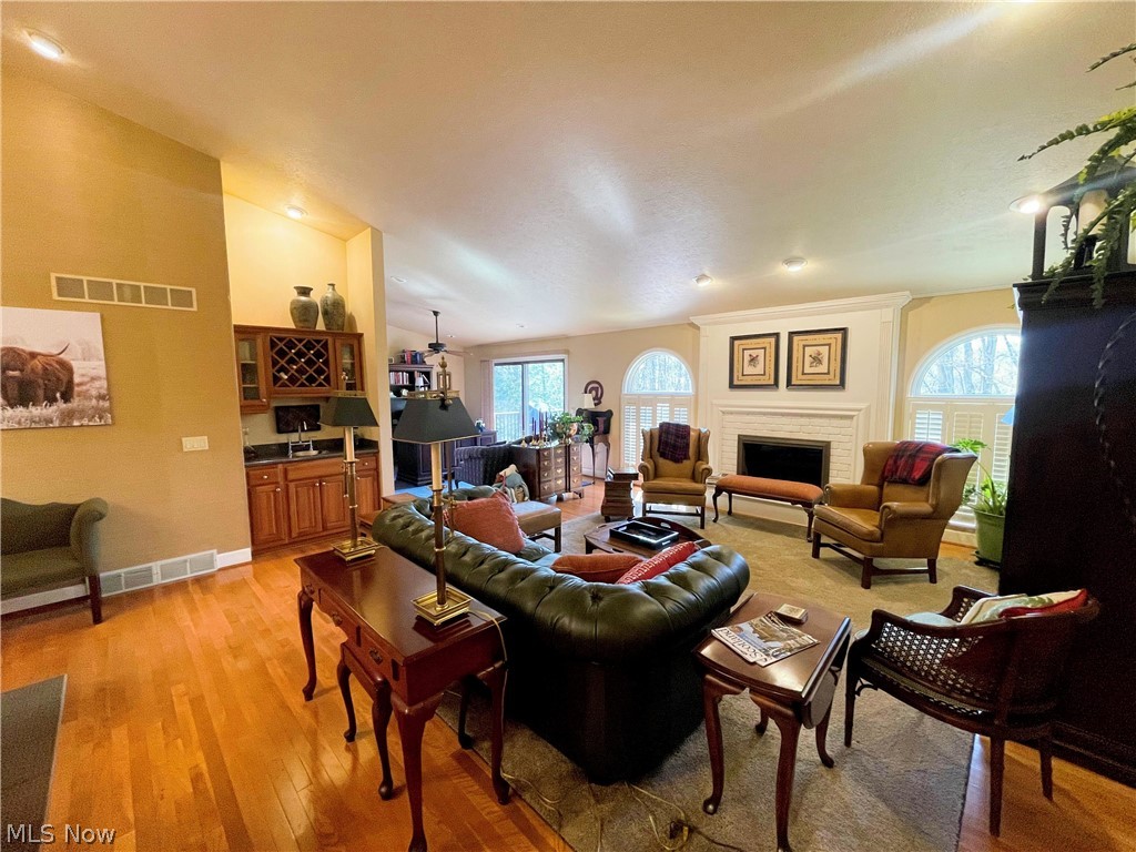 Woodlands Condo - Residential