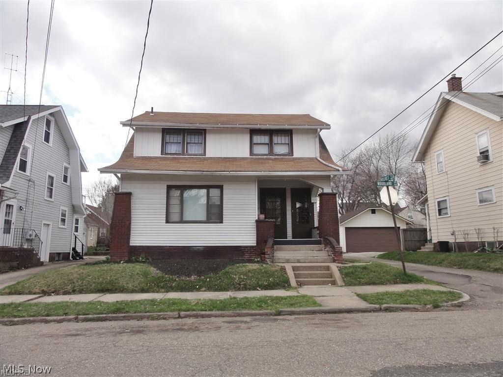 1 bed 1 bath duplex for rent. First floor unit.  Tenant pays electric only. $450 rent. $450 deposit.  Move in today!