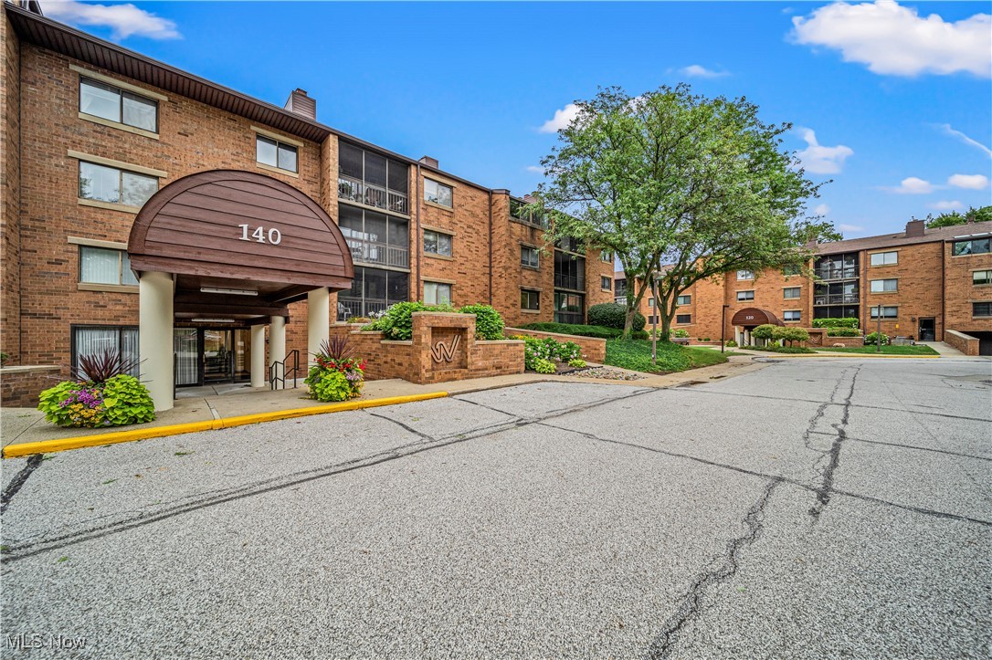 -C/The Woodhawk Club Condos Ph - Residential