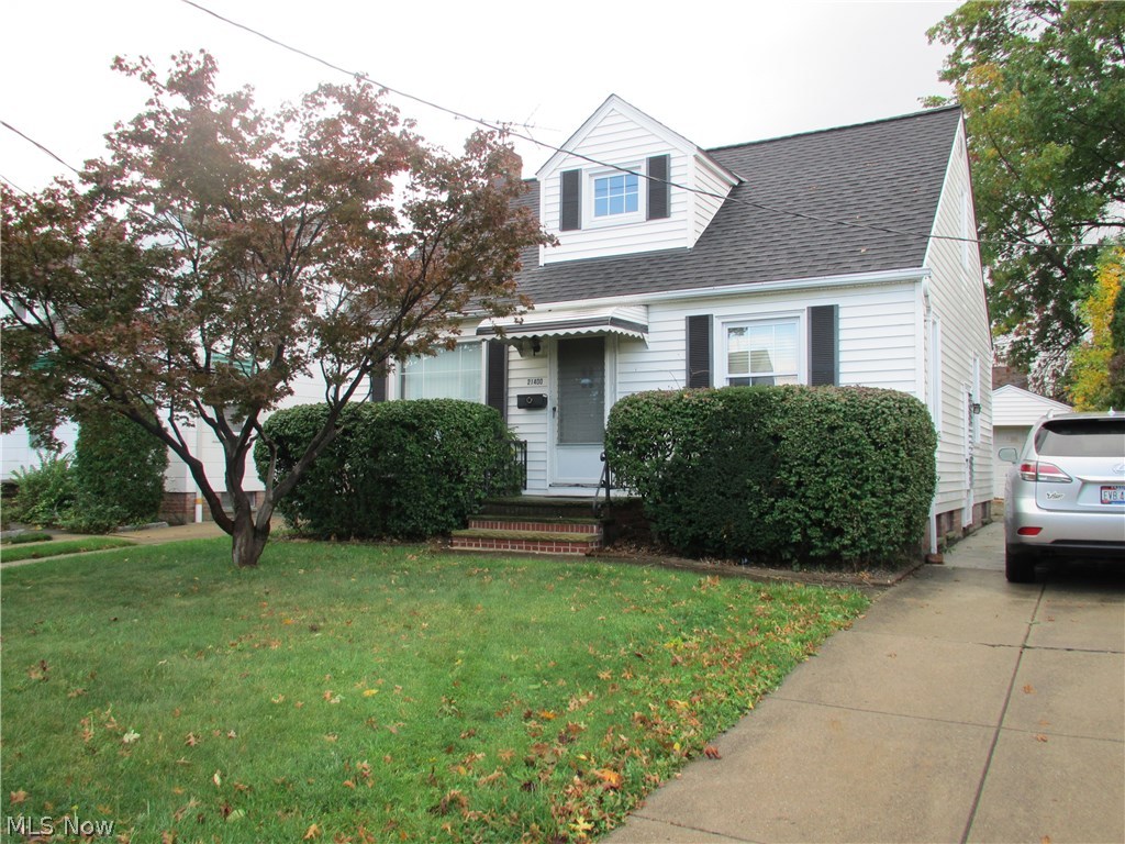 ATTN Investors and landlords:  This home is located in a nice Euclid neighborhood.  The home itself is very clean and move-in/rent ready.  It has a nice floor plan with extra living space on the lower level.  This home has a violation free point of sale as well.