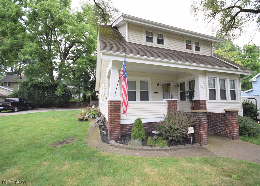 Wow, this feels like home!   That is exactly what you will say upon stepping into the beautiful kitchen with custom painted cabinets, large center island and granite counter tops. Three bedrooms, 1.5 bath home located on quiet street in highly desirable North Hill neighborhood.  You will love the cozy fireplace, neutral décor, and nice layout of this home.  Perfectly landscaped, with roomy 2 car garage, ample off street parking, and large double lot.  Nicely maintained Hardwood floors throughout! No worries as this one comes with America's Preferred Home Warranty.  Call today to schedule your showing!  You won’t be disappointed!