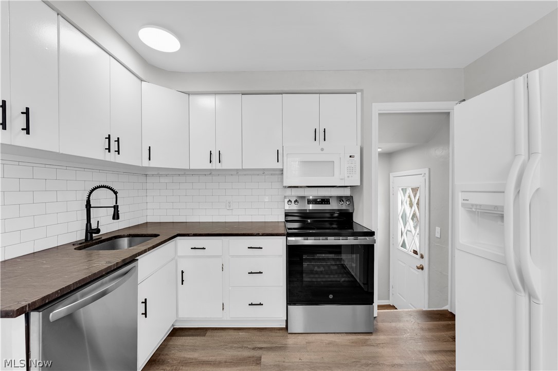 M J Mixs - Residential Lease