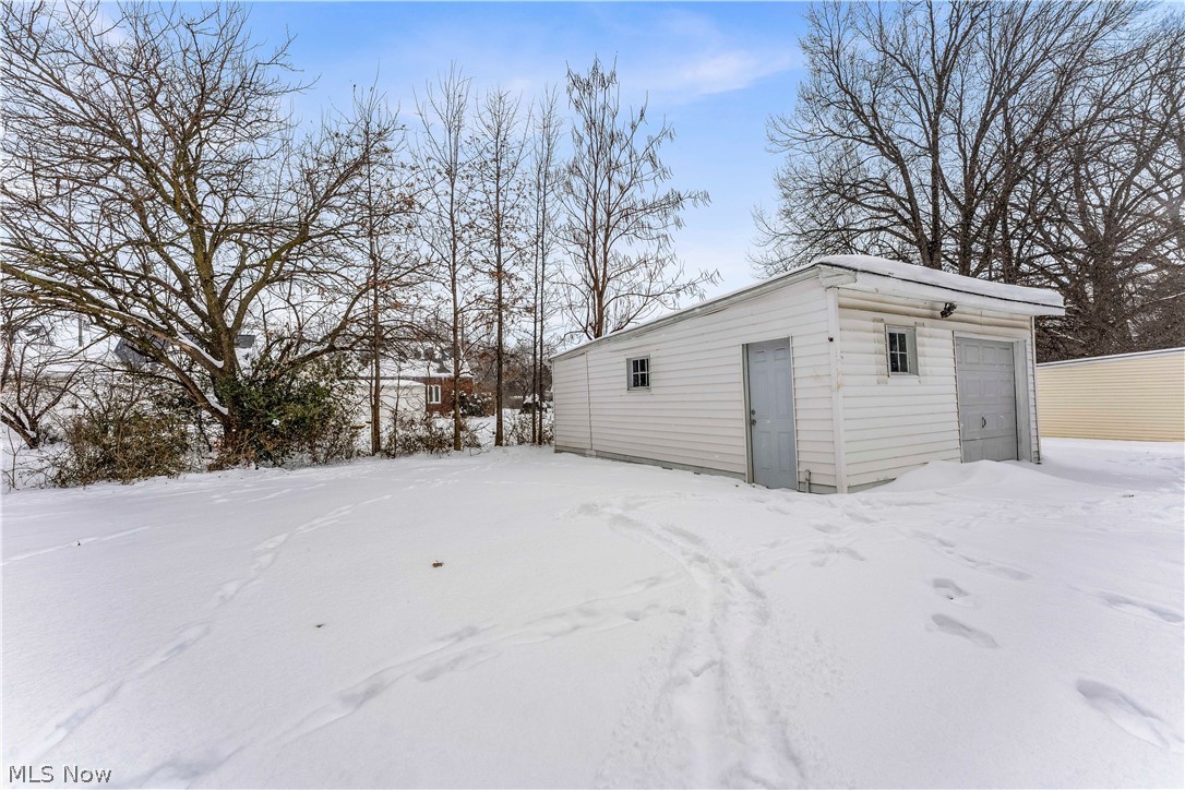 M J Mixs - Residential Lease