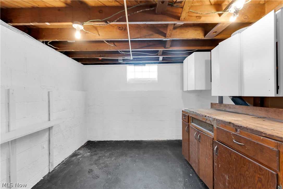 M J Mixs - Residential Lease