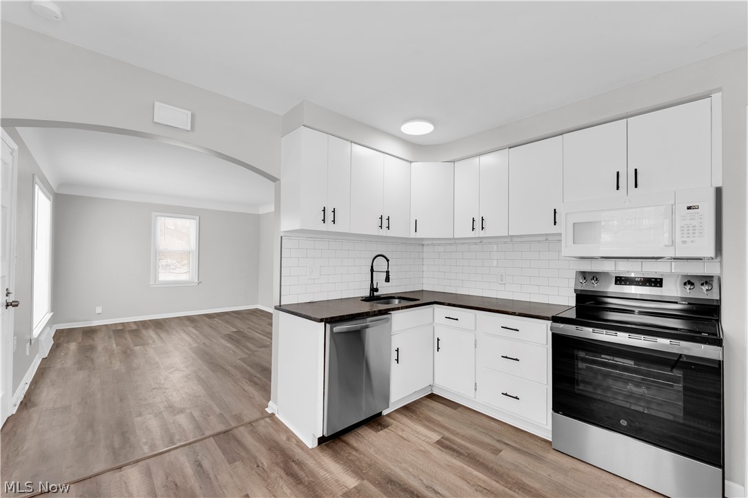 M J Mixs - Residential Lease