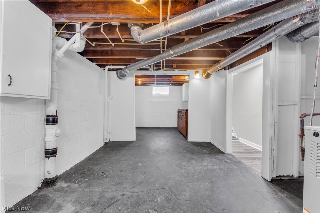 M J Mixs - Residential Lease