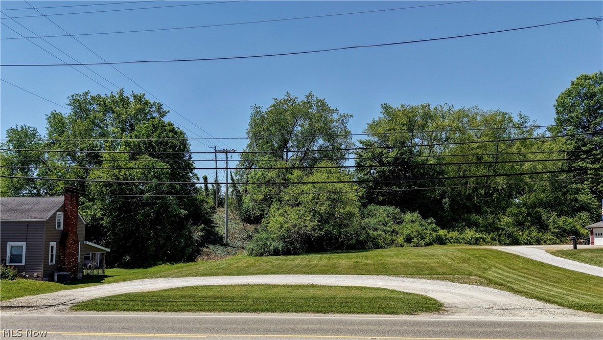 .49 acre lot for lease. Prime location in Strasburg. High traffic exposure. Outstanding potential, don't miss out!