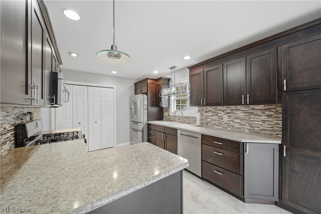 Laurelwoods North Condominiums - Residential