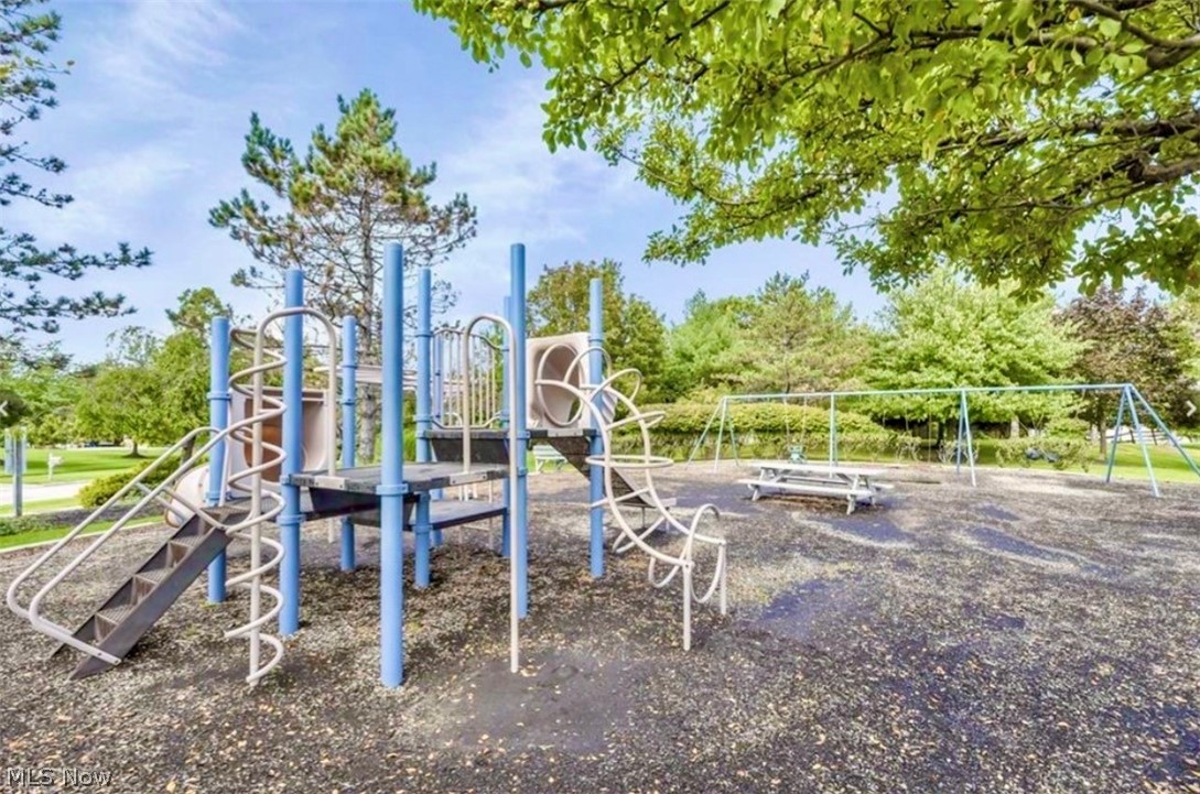 Country Lakes Condo - Residential