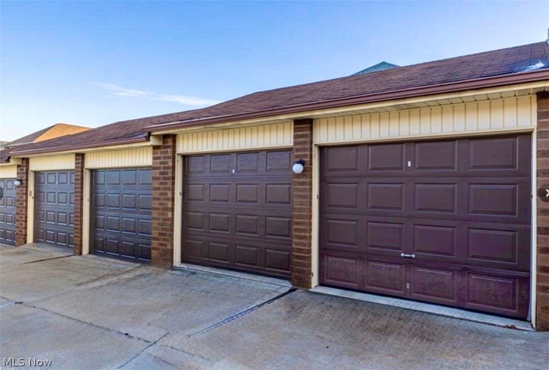 Country Lakes Condo - Residential