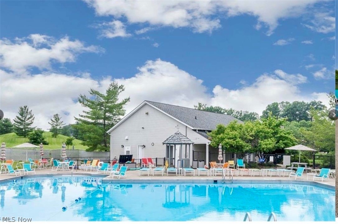 Country Lakes Condo - Residential