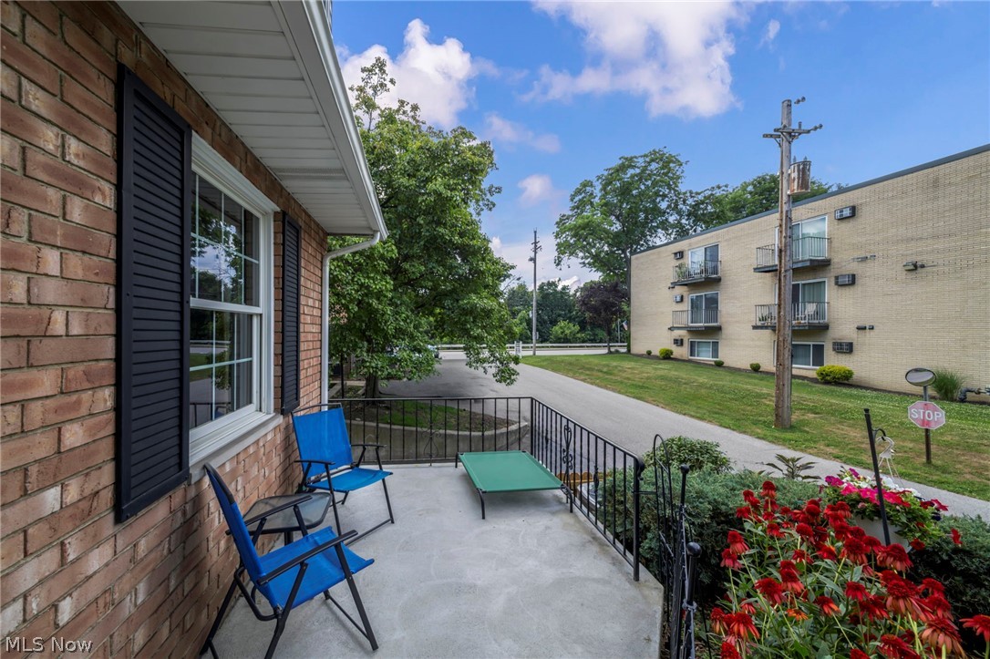 Cornerstone Square Twnhms Condo - Residential