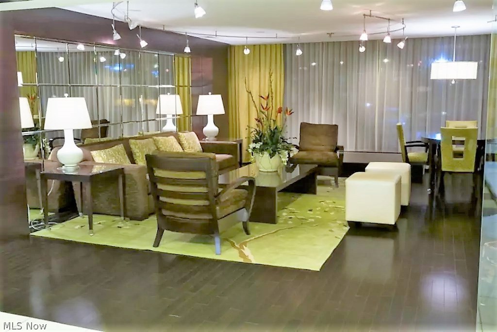 Carlyle Condo - Residential
