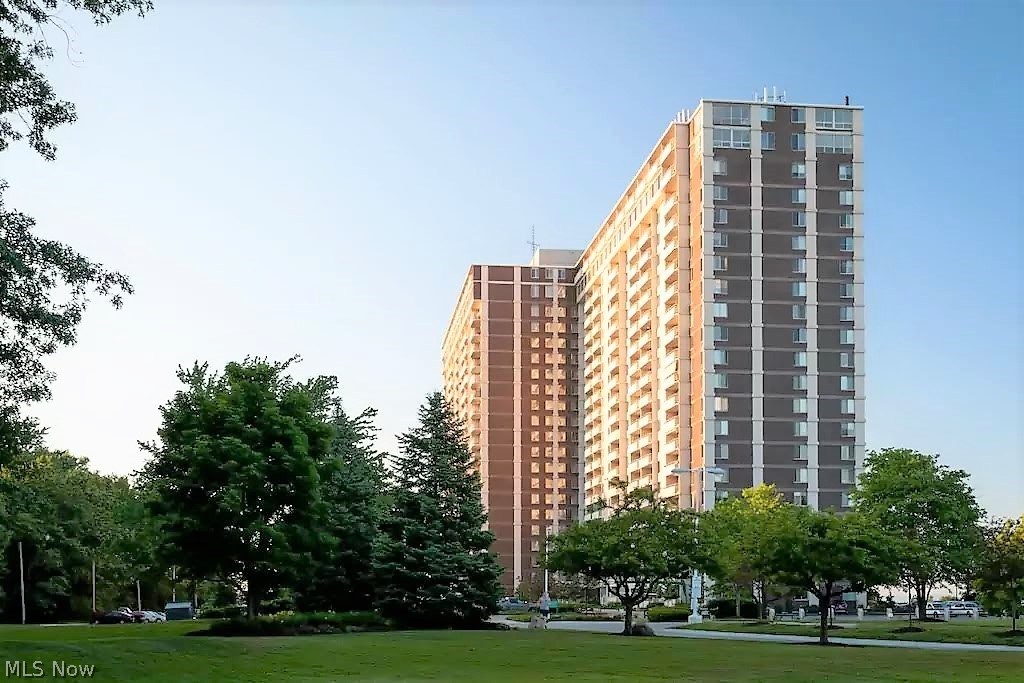 Carlyle Condo - Residential