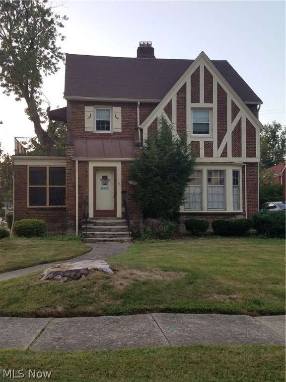 Beautiful and spacious 4 bedroom Tudor style brick colonial, situated on a corner lot. Two car garage detached. It is only minutes from
the beach, parks and highway. Kitchen with cozy nook for eating and spacious formal dining room. Large Living room with fireplace.
Bedrooms are roomy and fourth bedroom on third floor is an open space for your ideas. Bright sun room for leisurely times of relaxing.
Partially finished basement with fireplace. Private side yard for outdoor entertaining. Contact me to view this wonderful listing.