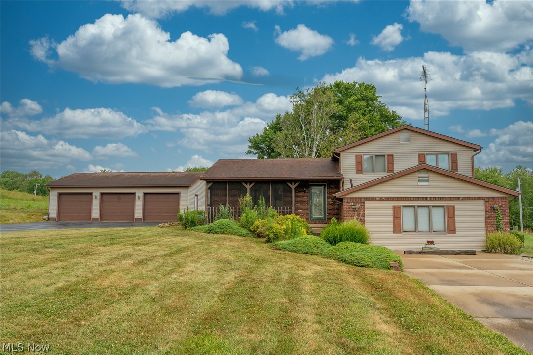 Nice 4 bedroom 3 bath home sitting on 3 acres with a detached 24x40 3 car garage with garage door openers and heat in one stale also has a 24x60 horse barn with 2 finished stales out door riding arena and fenced pasture and a 10x16 storage shed. Home has granite counter top, stainless steel app Home could easy have a mother in law suit finished on the lower level fresh paint in living room and hallway newer carpet through out house has deck off eat in kitchen also patio off family room .
Great location bring your animals and enjoy the country life but still close to shopping and dinning and the interstate for work. Home comes with a one year warranty as well.