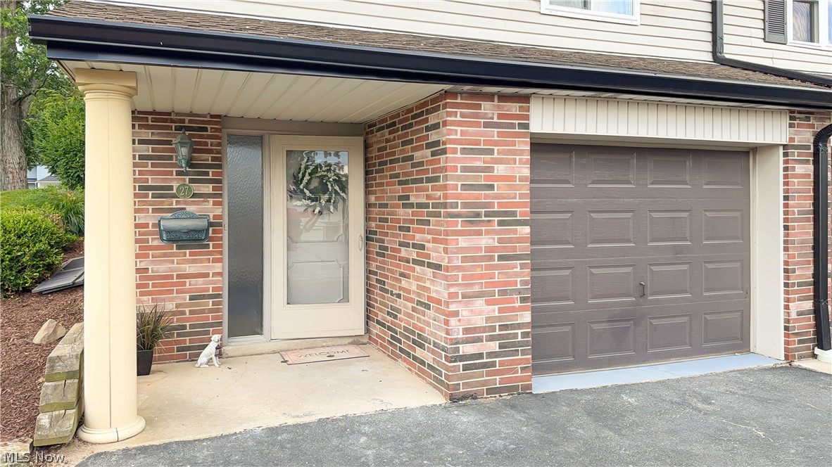 Beautifully updated end unit townhome in great location near schools and center of town.  This townhome has been updated from head to toe including a gorgeous open concept kitchen complete with new wood cabinets, quartz countertops, counter to ceiling subway tile, farmhouse sink and new faucet, new gas cooktop, double ovens, new LVP flooring and a wonderful walk in pantry complete with barn door! The main floor also features a spacious living room and updated half bathroom with feature wall and new vanity, light and mirror.   All three floors of the unit feature new wood and iron banister and hardwood steps.  The foyer going to the 2nd floor features a beautiful feature wall and hanging staggered chandelier.  
The 2nd floor has three nice sized bedrooms with new carpet, windows, lights and hardware.  The 2nd floor full bath has a custom made tiled walk in shower, new vanity, new light and mirror as well as new flooring and toilet.  The primary bedroom has new carpet, a spacious walk in closet complete with barn door, a crystal light fixture, a feature wall and a sitting area.  
The garage level features a flex room that could serve as a 4th bedroom or office and a 2nd newly installed full bathroom both with new LVP flooring.  
Its almost like buying a new home!  Come check it out before its gone!