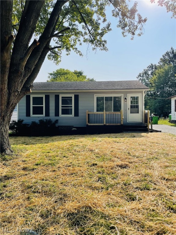 Move in ready!! This completely remodeled home in Alliance is just down the street from the Alliance Intermediate School! This cozy ranch has new flooring, paint, updated kitchen and bath. It has a newer hot water tank and new black stainless appliances. Come take a look today!