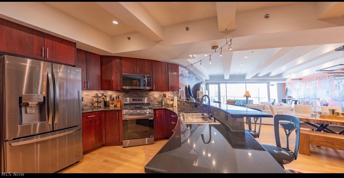 Pinnacle Condo - Residential