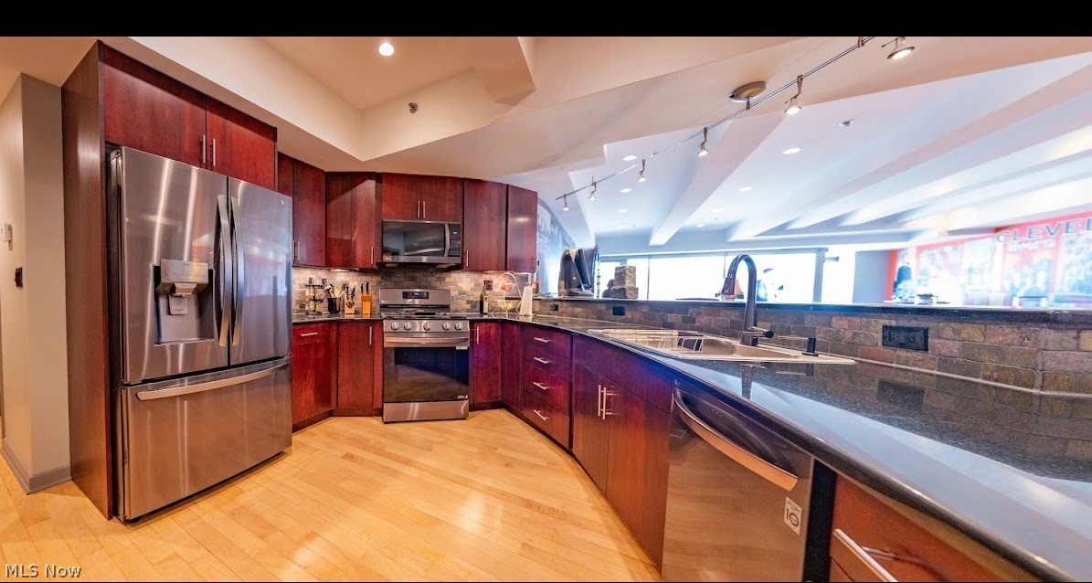 Pinnacle Condo - Residential