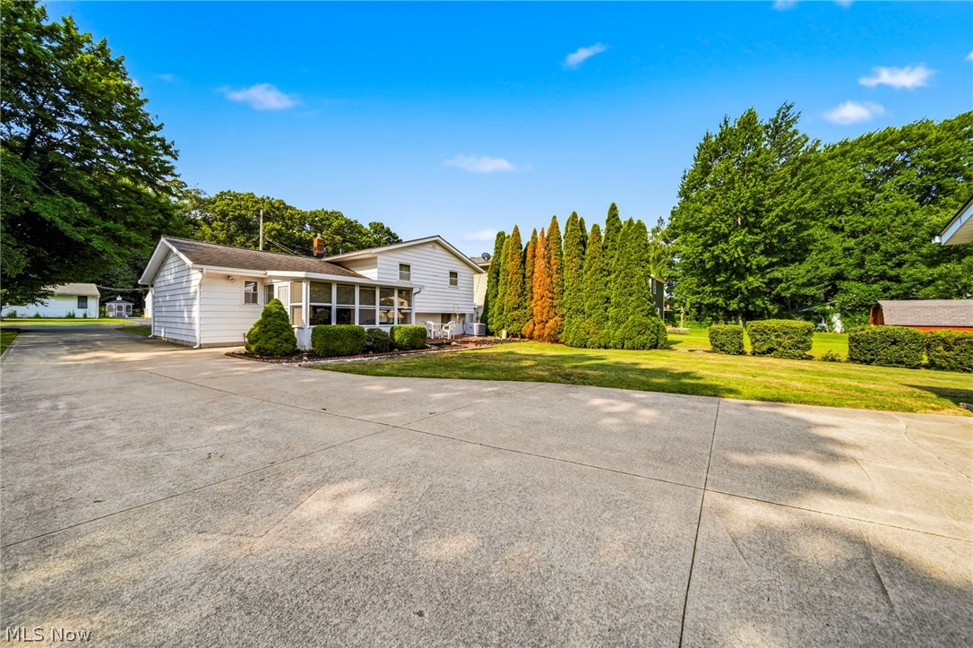 Mentor Manor - Residential