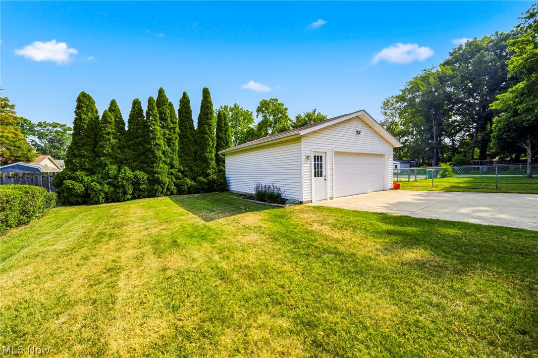 Mentor Manor - Residential