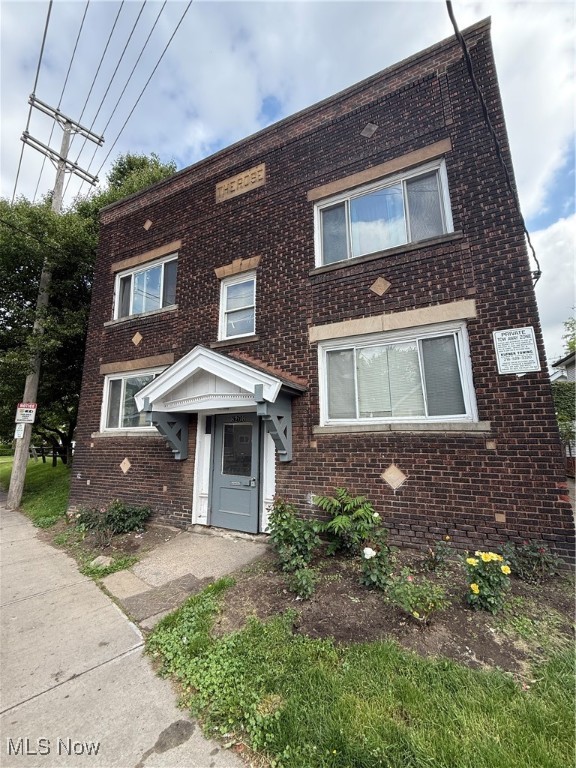 Multiple units available at this apartment. 

Clean, affordable studio apartment located on Cleveland's west side. Recently painted with a updated kitchen and bath. Vinyl windows, carpeted bedroom area, ceiling fans, fridge, stove and much, much more. Come make this house a home! Call listing agent to schedule appointment. Rental requirements:Credit score of 600+. 500 - 600 is considered conditional.Less than 3 items in collections, excluding student loan and medical. Monthly income of 2.5 times the amount of the monthly rent.Thorough Eviction Check. $50 Non Refundable App Fee for all Adults who will be occupying the property.Applications can only be completed online.Typical Security Deposit equivalent to one months rent, pending results of background checks. Tenants must have the electric and gas transferred into their name. All tenants must obtain renters insurance prior to receiving keys to the property.

No smoking
