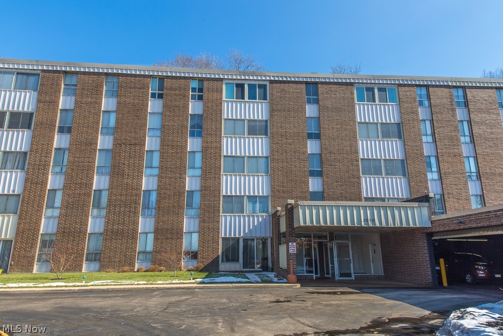 Silver Lake Towers Condo - Residential
