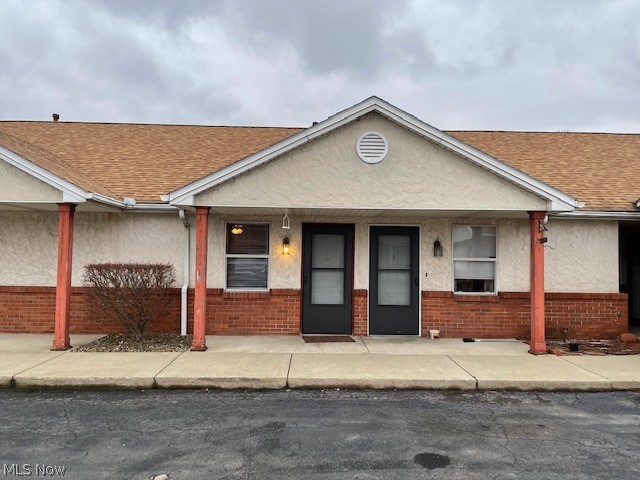 Located in Niles is this 2 Bedroom/1 Bath apartment.  The kitchen is provided with a stove, refrigerator and dishwasher which the tenant is to maintain and there is coin laundry on site.  Monthly rent is $600.00 plus the tenant pays all utilities.  Full deposit of $600.00 plus first months rent is due before an approved tenant can move into the property.  No smoking, no pets and no Section 8.