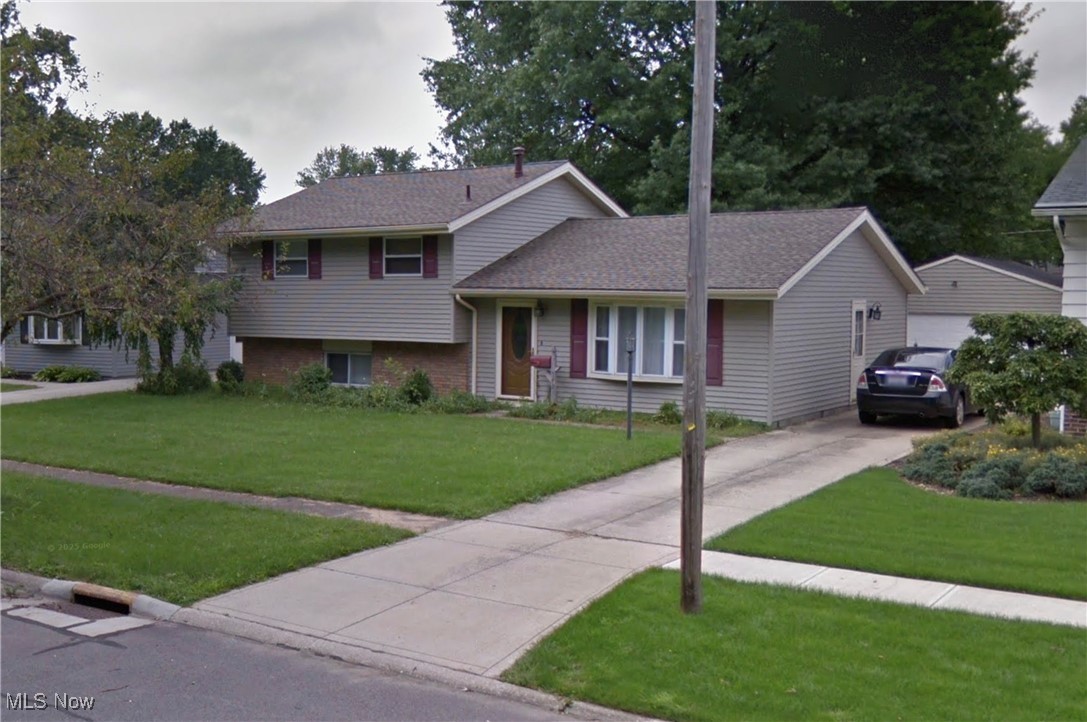 Great home for an owner occupant or a real estate investor. Locals & out of state investors welcome! Easy to show if you're a local home buyer. Email agent for market rent roll & video tour along with complete investment analysis, drone footage, information on the mechanical systems of the building if you're an out of state investor looking for an investment property.