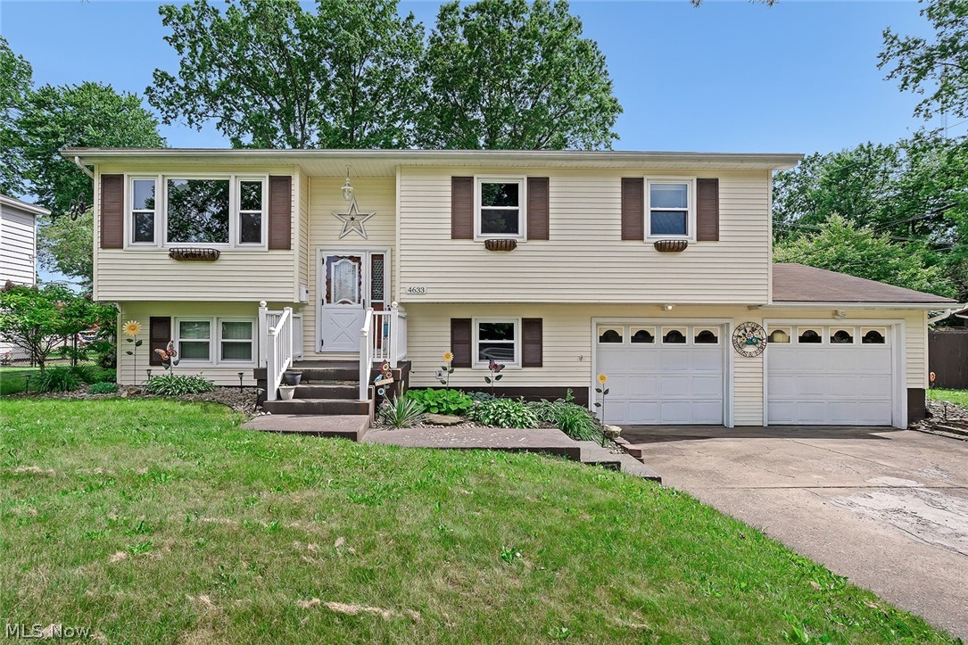 Welcome home to this spacious 4-bedroom, 2-bath bi-level located in Austintown. This home offers plenty of room for comfortable living with a functional layout perfect for families or entertaining. The upper level features a bright living room, an inviting kitchen with ample cabinet space, and generously sized bedrooms. The lower level provides additional living space ideal for a family room, recreation area, home office, or guest suite. Situated in a desirable neighborhood close to schools, shopping, restaurants, and major highways, this home combines comfort, space, and location. Don’t miss your opportunity to make this gem your own!