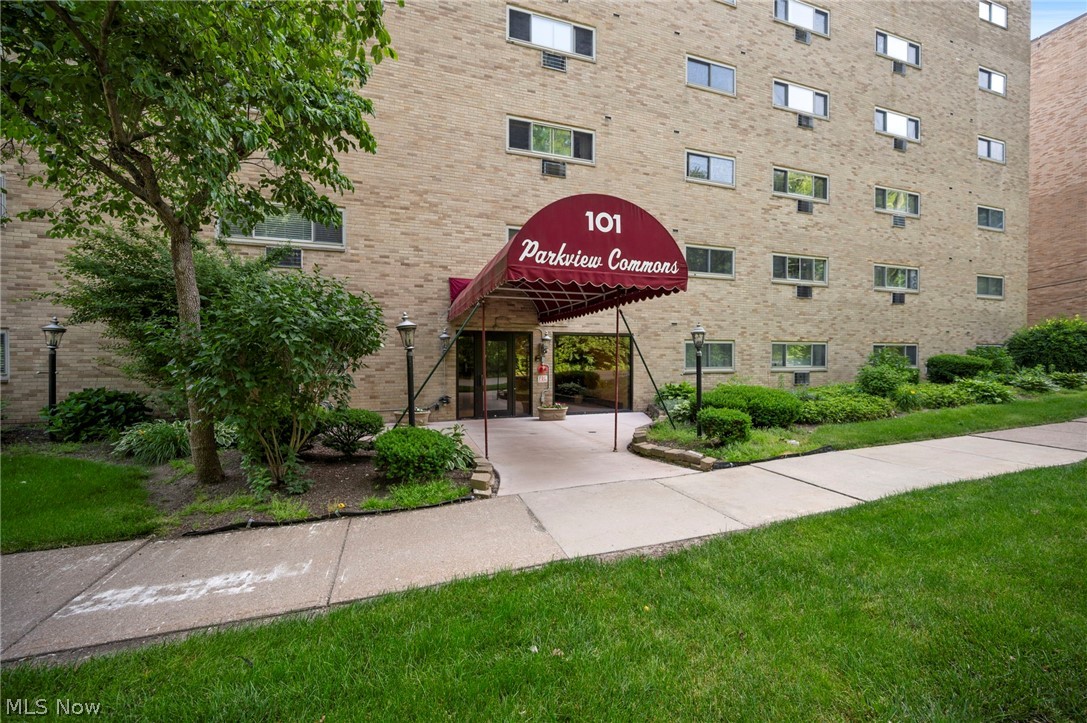 Welcome to 101 S. Rocky River Dr. #405! Enjoy carefree, maintenance-free living at Parkview Commons Condominiums, ideally located near the Cleveland Metroparks, Coe Lake Park, the Berea Municipal Outdoor Pool, shopping, dining, and all the conveniences Berea has to offer. This beautifully maintained two-bedroom condo is truly move-in ready and ready for its next owner. Step inside to a spacious living room that flows seamlessly into the dining area, creating an inviting space for both everyday living and entertaining family and friends. The kitchen features crisp white cabinetry, light countertops, a stylish backsplash, and a convenient pass-through opening to the living room, allowing for an open and connected feel. Appliances are included, making your move even easier. The bright and airy owner's bedroom offers a generous closet and a comfortable retreat at the end of the day. A second bedroom with a large closet provides flexibility for guests, a home office, or additional living space. The full bathroom features a vanity with storage and a tub/shower combination. Residents enjoy the convenience of a common laundry facility located on the same floor, just outside the unit. Parking is available in the building's lot for residents and requires a parking sticker issued by the association. Recent updates include a beautifully remodeled kitchen and a new stove. Whether you're looking for your first home, downsizing, or seeking a low-maintenance lifestyle, this charming condo offers comfort, convenience, and an excellent location. Enjoy easy access to parks, recreation, shopping, and dining while letting the association handle the maintenance. Don't miss your opportunity to make this wonderful condo your own—schedule your private showing today!