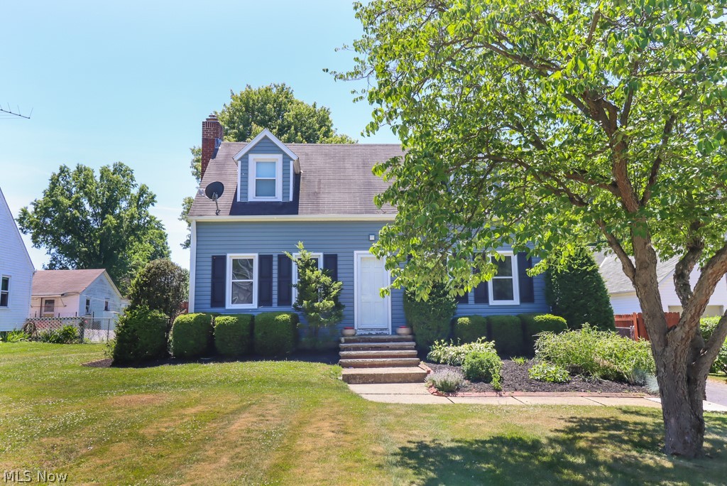 Awesome Cape Cod home in Grafton. Amazing curb appeal featuring this three bedroom one and one half bath home.
First floor features a large living room with an insert style fireplace with stainless steel liner. Newly renovated kitchen
in 2021 all appliances stay. The dining room is right off the kitchen. The half bath is on the first floor. Upstairs you will
find the three bedrooms and full bath. The home has an amazing backyard. A large four car or larger garage for toy
storage or the handy person also has a fully fenced yard for privacy or for the fur babies. Great Curb Appeal in this
Grafton home. Stop in to see this well maintained home. Call for showing. This one is move in ready.