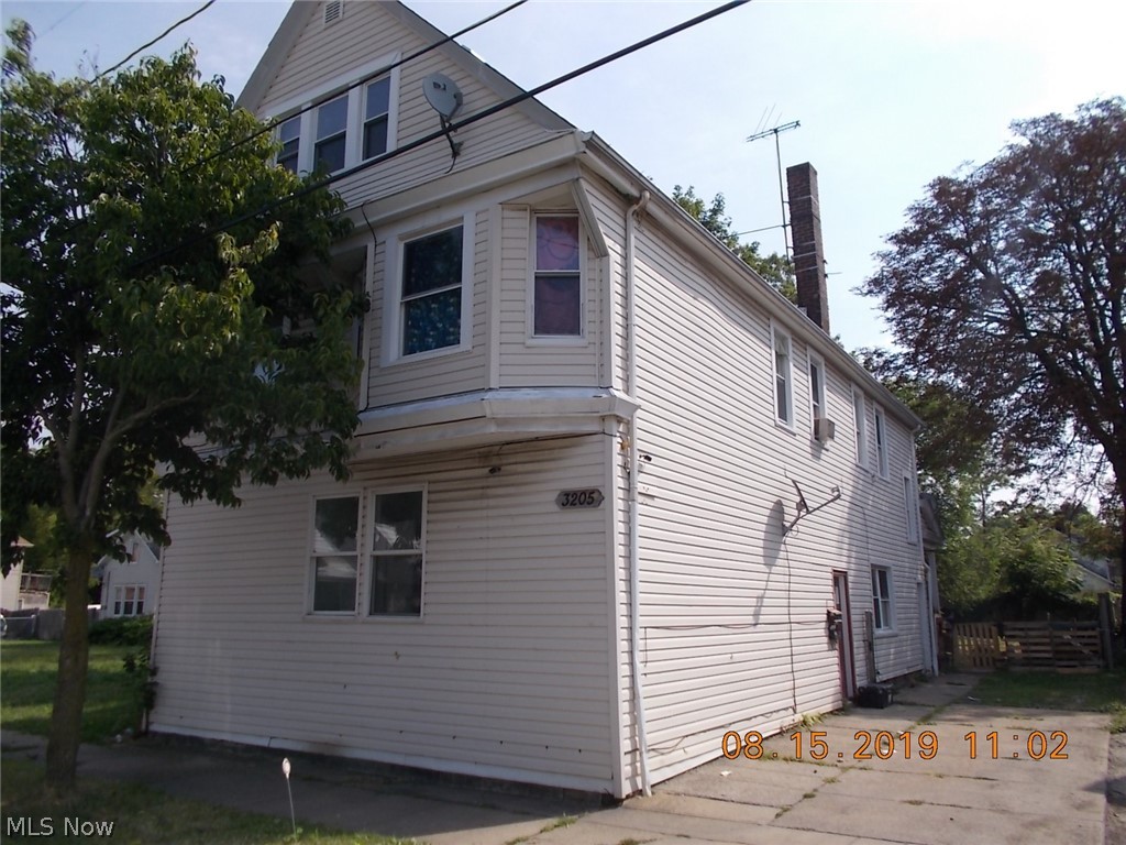 GREAT INVESTMENT PROPERTY*FENCED LOT*FULL BASEMENT*FINISHED 3RD FLOOR WITH HALF BATH AND KITCHEN*CLEAN AND READY TO RENT*MOTIVATED SELLER*