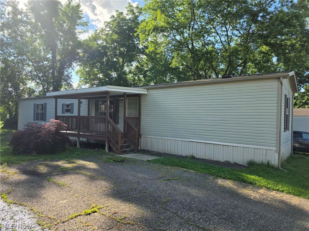 Well-kept 2016 Clayton Home mobile that is 16 X 80 (1280 square feet). Three bedrooms, two bathrooms with open concept. Primary bathroom has large walk-in shower. Home comes with two outdoor storage sheds. Sit at your kitchen table and enjoy water views with the Maysville pond. Supplied with a refrigerator and dishwasher. Owner has put some heat tape under the home to help with utility billing. Newer deck on the front of the house.