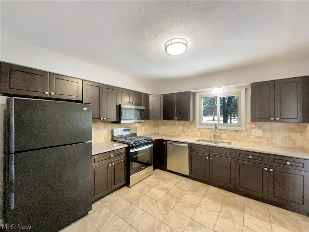 Shaker & Sons 01 - Residential