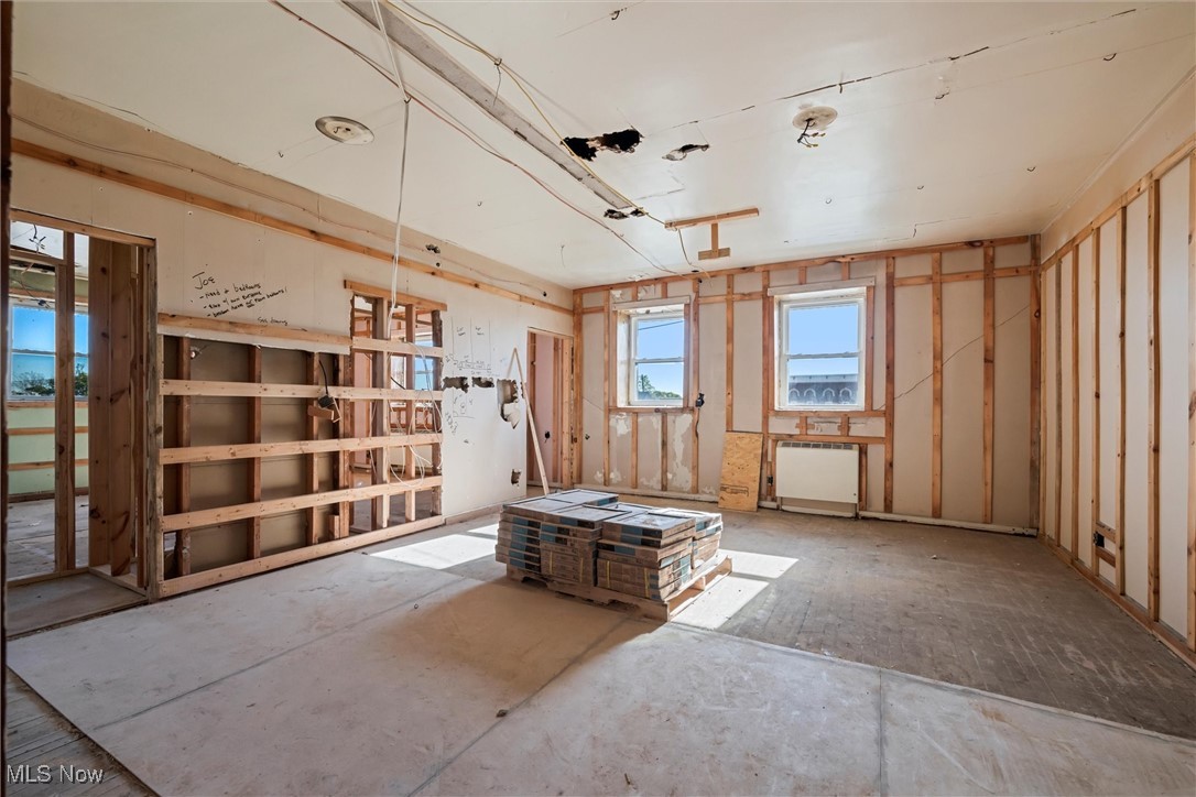 Cadiz Village - Commercial Sale