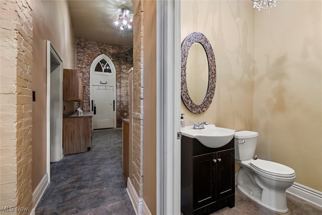 Cadiz Village - Commercial Sale