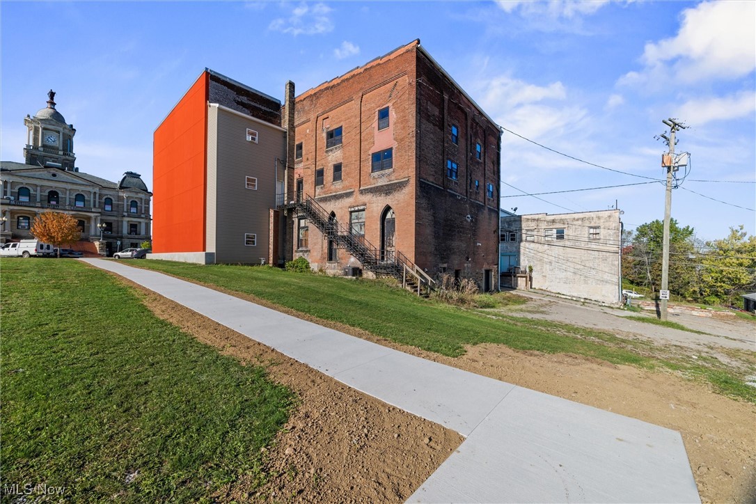 Cadiz Village - Commercial Sale