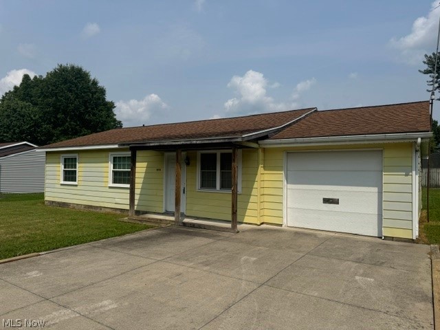 Lovely basementless ranch on the outskirts of Salem.  Easy access to the 45/62 bypass on the West & South sides of Salem.  Owner lives out of state and has remodeled the kitchen & bathroom.  Seller is in the process of repainting the exterior.  Nice yard and nice price!
Call today.  You'll be glad you did.