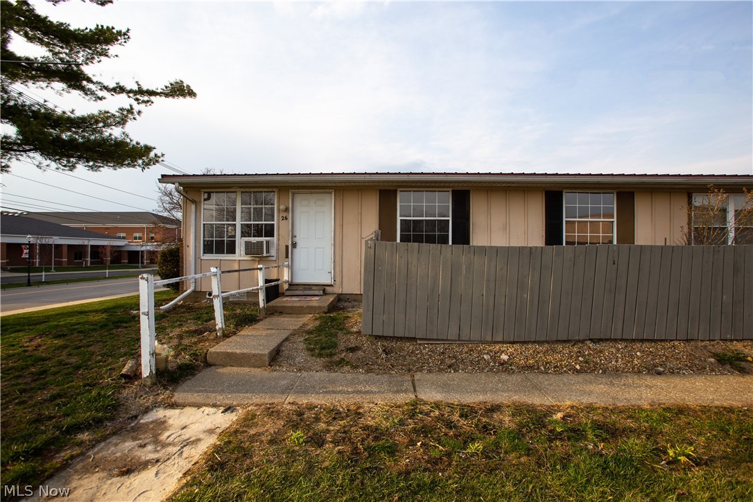AVAILABLE NOW!
Two bedroom , ranch style apartment recently remodeled!
On site parking and on site laundry!
Conveniently located near Orrville schools 
$610 rent/ month
$610 security deposit
Tenant pays electric 

minimum applicant requirements include:
* 6 months current employment
* 6 months current residency
* evictions no less than 2yrs
* background checks performed for final approval