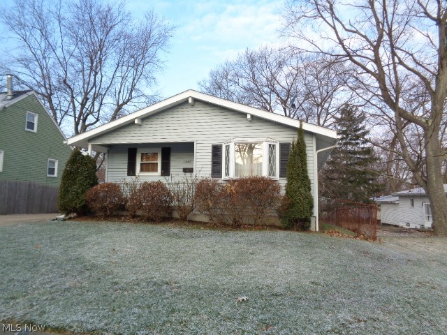 Welcome home to 1480 Grand Park Ave. Akron, Ohio 44310.
This well maintained one owner home is just waiting on your decorating touches! Many of the big items have already been done. Features include extra large garage that was built about 1999, large bedrooms open kitchen / living room area , rec room in the basement and hardwood floors under the carpet. The master bedroom features a half bath. This home offers large closets and lots of storage!
You don't want to miss this one. Call today for your private showing and start packing!