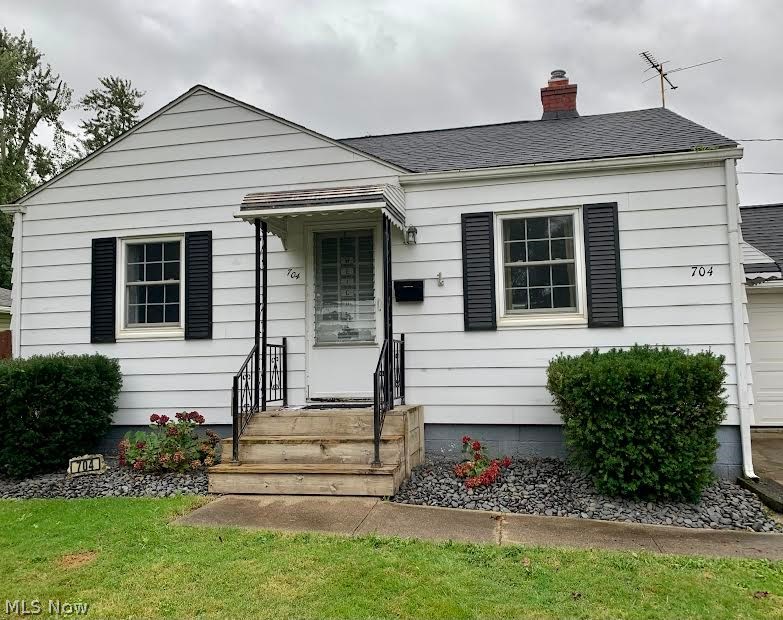 An adorable ranch in Medina City, just minutes from the beautiful historic square. This move-in ready house has
many updates and improvements, including a 3 year old roof. The bathroom was just updated, with a beautiful tile
shower and ceramic tile flooring. The kitchen features stylish granite countertops and a modern under-mount sink, as
well as nice stainless steel appliances. The spacious unfinished basement could be used as an additional hang out area,
or for storage needs. You will also find an attached 1 car garage and a great fenced-in backyard.
Schedule your showing today! You will feel at home as soon as you walk in!