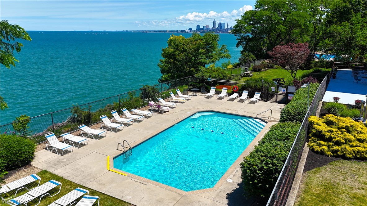 Lake House Condo - Residential