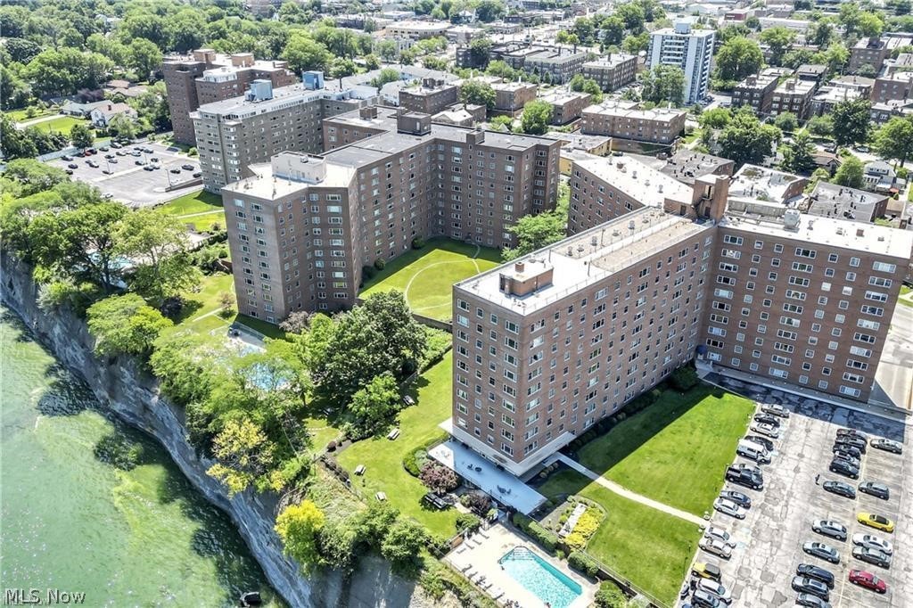 Lake House Condo - Residential