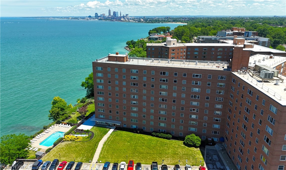 Lake House Condo - Residential