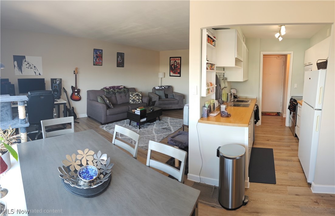 Lake House Condo - Residential