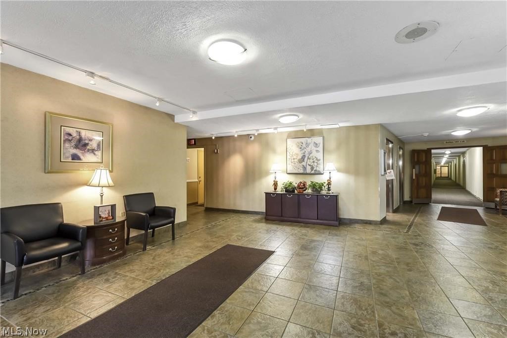 Lake House Condo - Residential