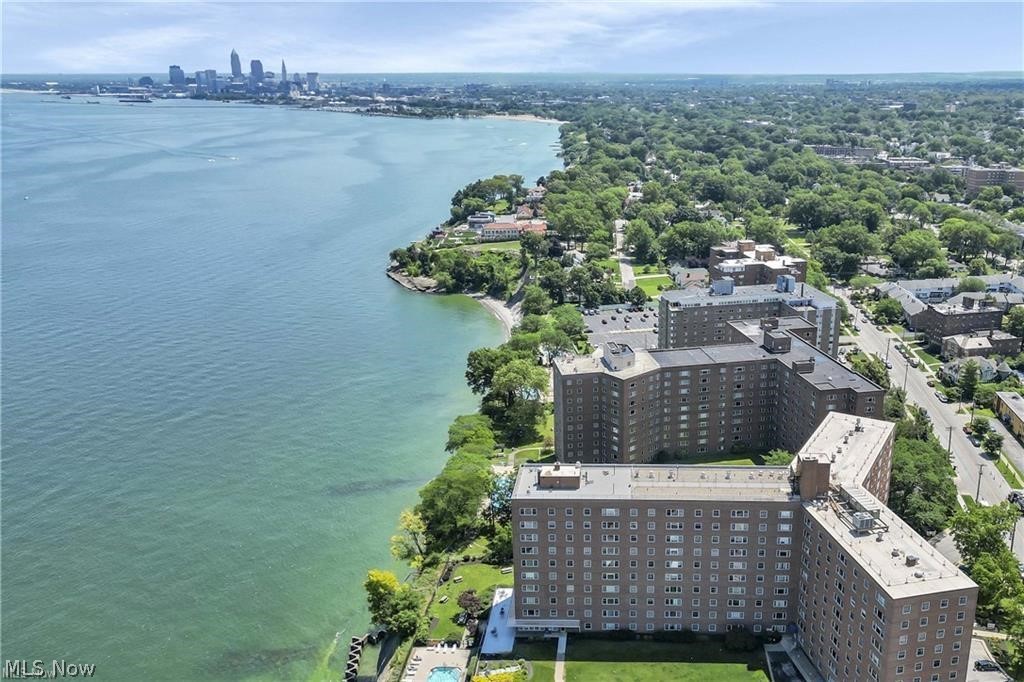 Lake House Condo - Residential