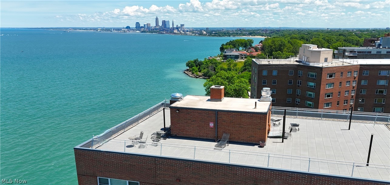 Lake House Condo - Residential